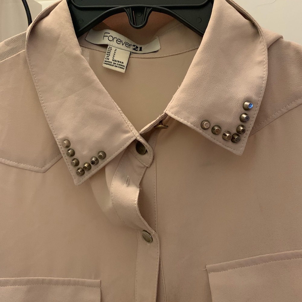 Dress shirt that can work for business and nice outfit. Forever 21. Small